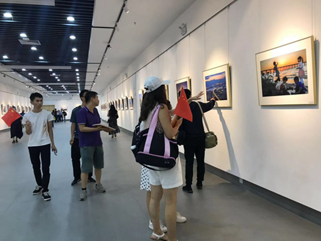 用镜头讴歌新时代，《深圳宝安摄影12相》主题展成功开展(图6)