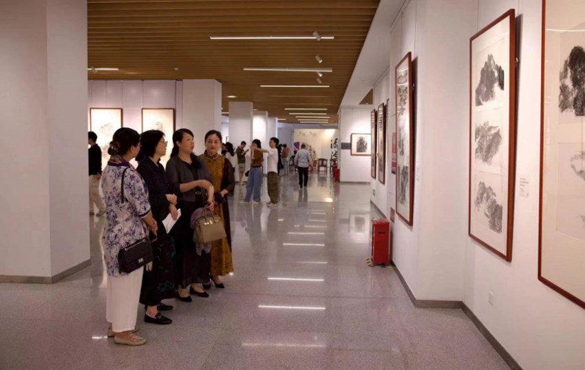 “莲出渌波·十二女史书画联展”在深圳宝安开幕，以“她”力量诠释中国水墨之美(图7)