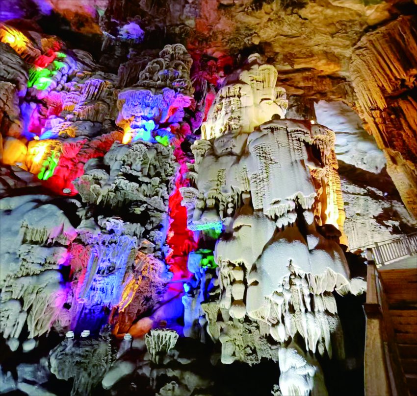 广西东兰长乐宫景区 千年秋枫许愿树 近日引来众多游客(图10)