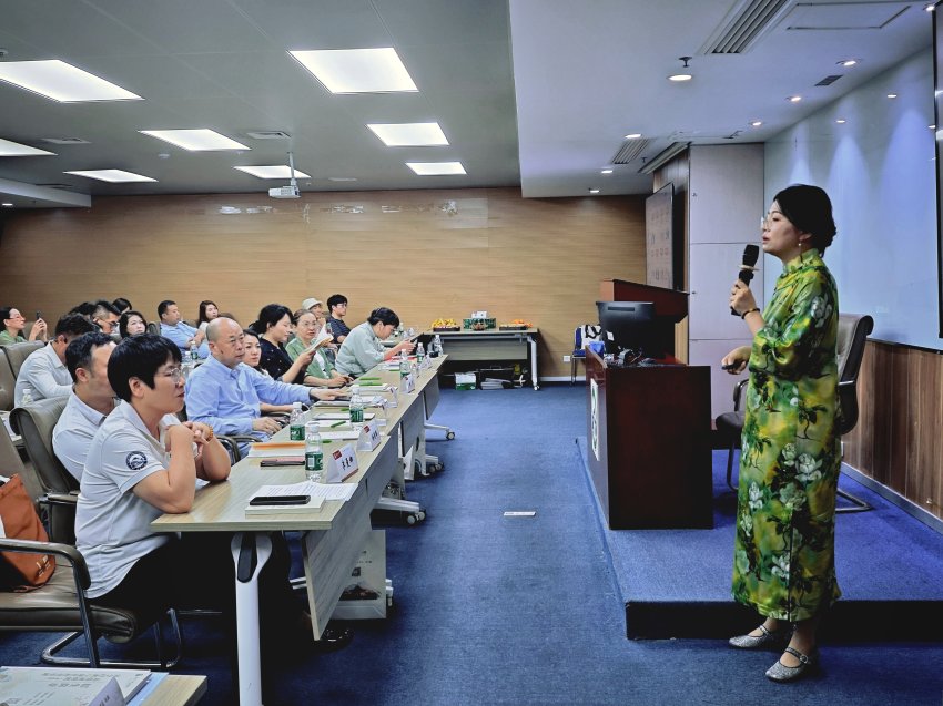 <strong>武汉大学国学经典与现代经营管理高级研修班(深圳班)公开课暨招生会成功举</strong>