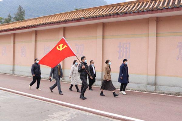 广西第一湾股份党支部开展党课党建学习, 召开党员、入党申请人学习《党章》读书会(图3)