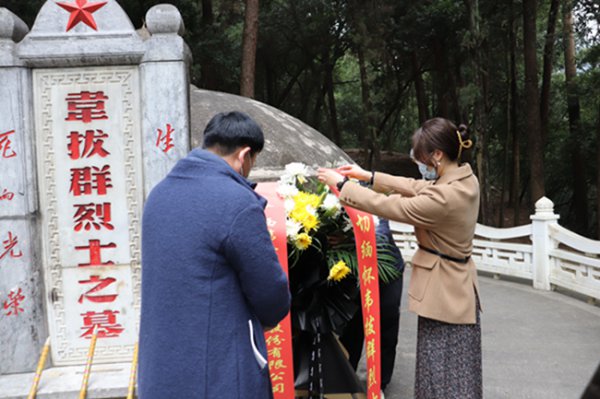 广西第一湾股份党支部开展党课党建学习, 召开党员、入党申请人学习《党章》读书会(图4)