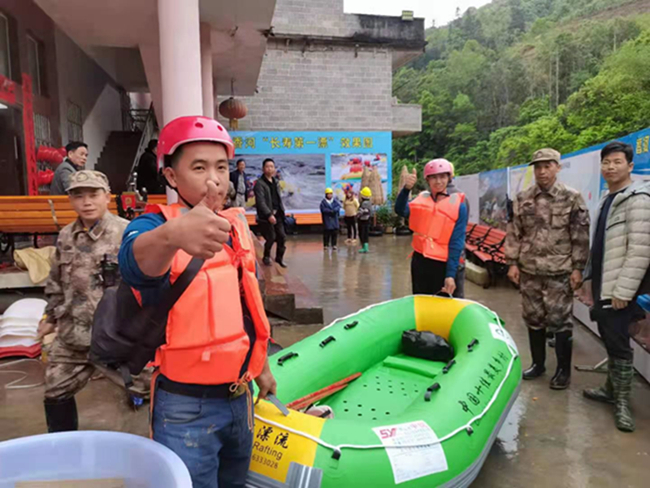 广西东兰香河漂流景区大门落成(图4)