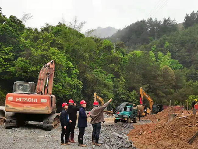 广西东兰香河漂流景区大门落成(图5)